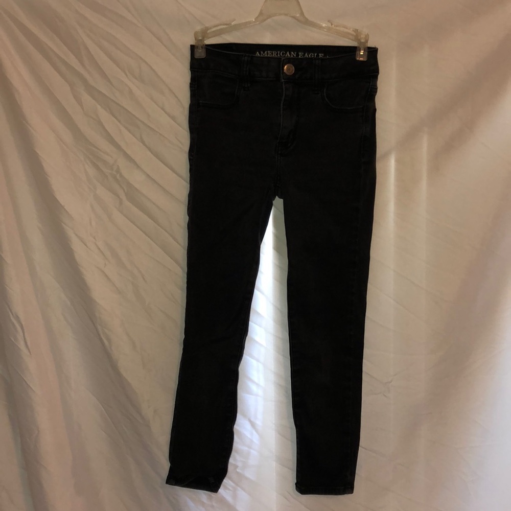 Black cropped jeans